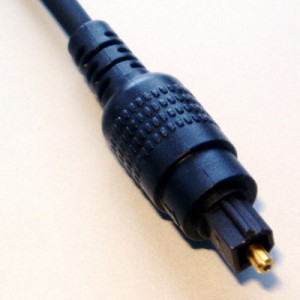Optical TOSlink plug